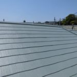 横浜市保土ヶ谷区での施工事例、屋根上塗り2回目と縁切り